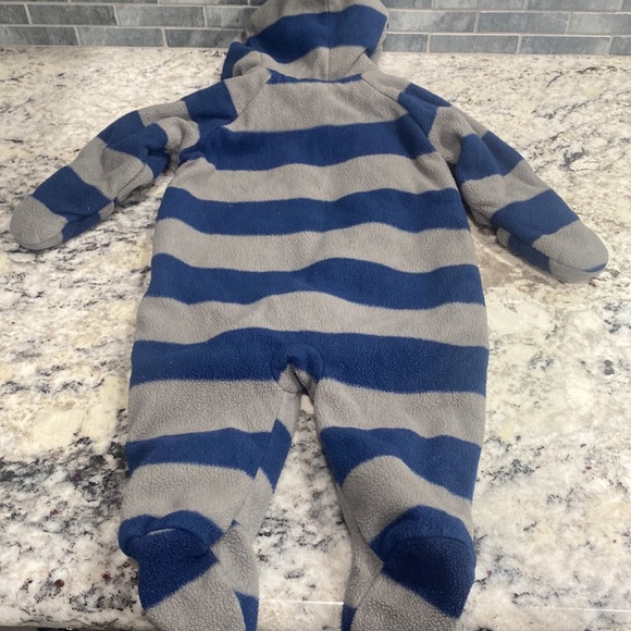 3-6 months Old Navy warm suit - Picture 6 of 7